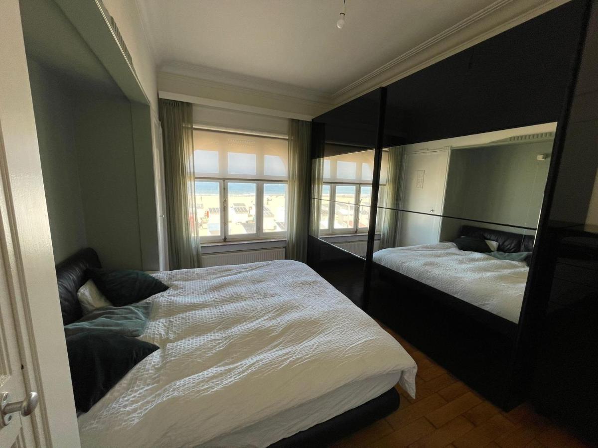 Uniek Appartement Op De Zeedijk Met Parking Ostend Exterior photo